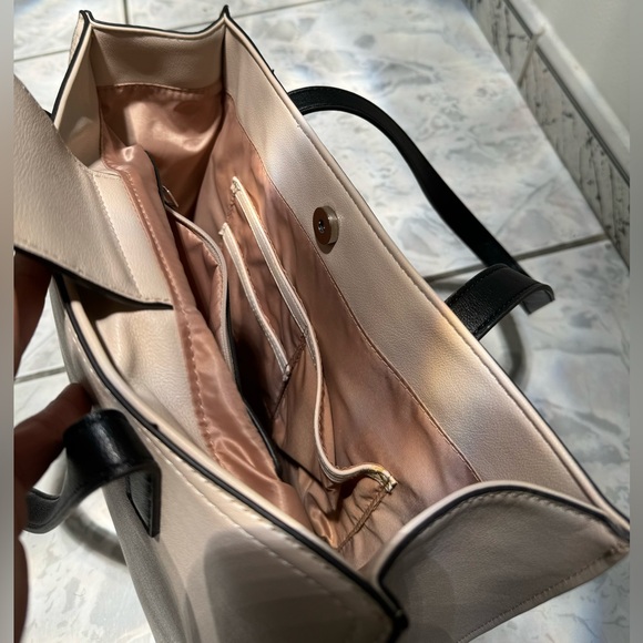 GUESS Tote Bag Set